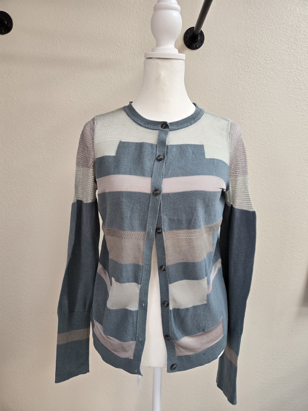 Vintage-inspired lightweight knit cardigan